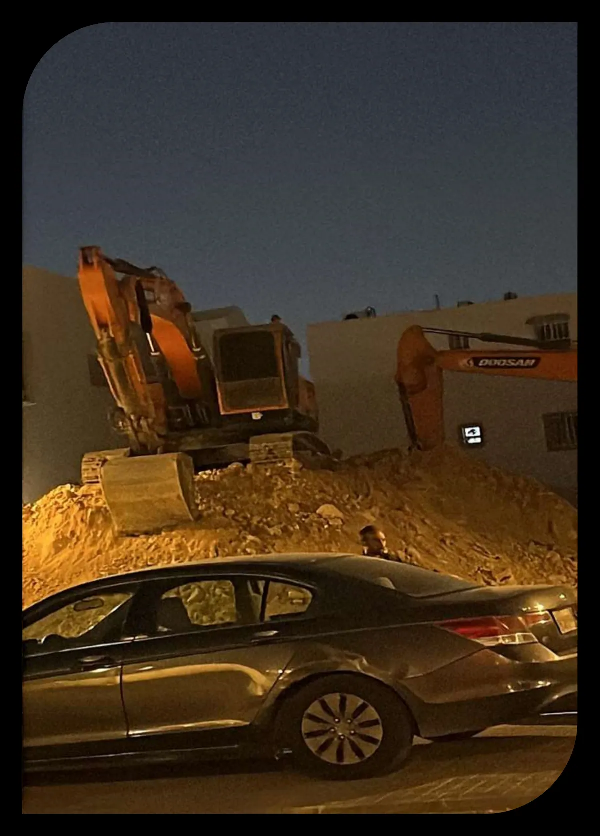 إزالة أنقاض بالرياض - تنظيف وتطهير موقع عمل من ركام البناء والكتل الخرسانية بالرياض